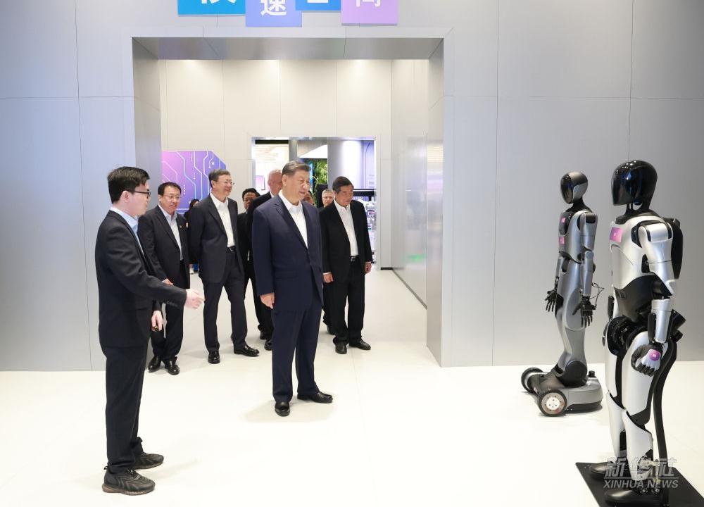 习近平总书记到上海调研，开云代表具身智能行业汇报进展